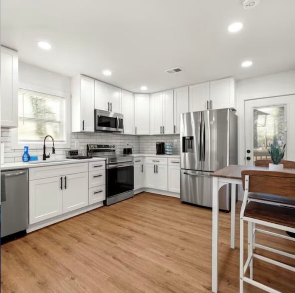 Building Photo - 2484 Calvin Ave