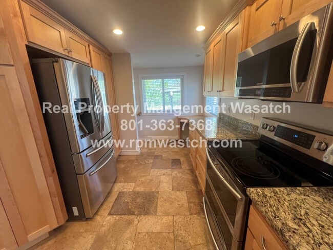 Building Photo - Look at This Beautiful 2 Bedroom 1 Bathroom Split Single Family home is Sugarhouse!!