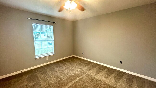 Building Photo - 4 Bedroom 2 Bathroom 2 Car Garage Home - NW Cape Coral - Available Mid April