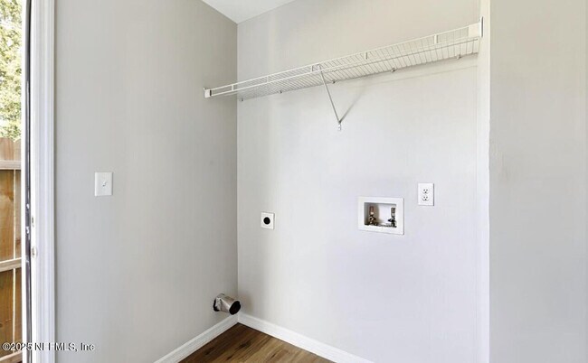 Building Photo - 1428 Barnett St