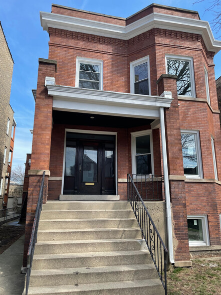 Building Front - 4737 N Maplewood Ave
