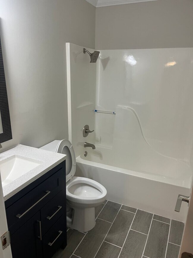 Building Photo - 13 Oakcrest Trail NE