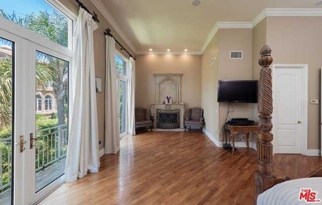 Building Photo - 130 Channel Pointe Mall