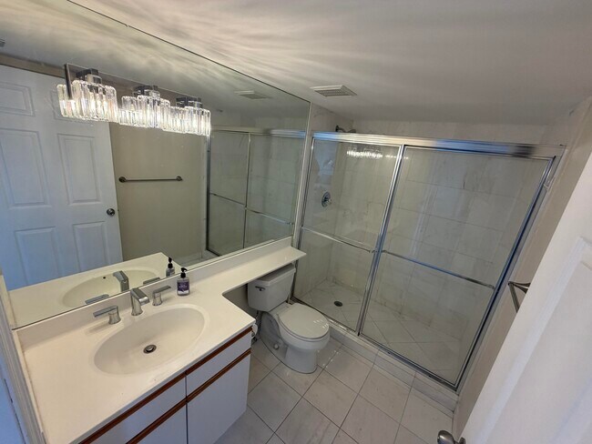 Building Photo - 3530 Mystic Pointe Dr