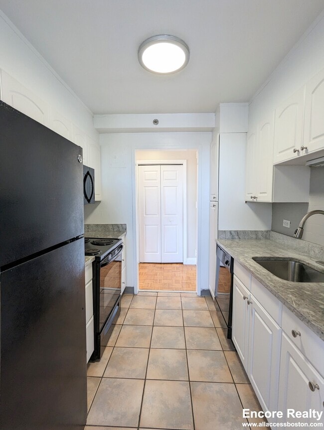 Building Photo - 1530 Beacon St