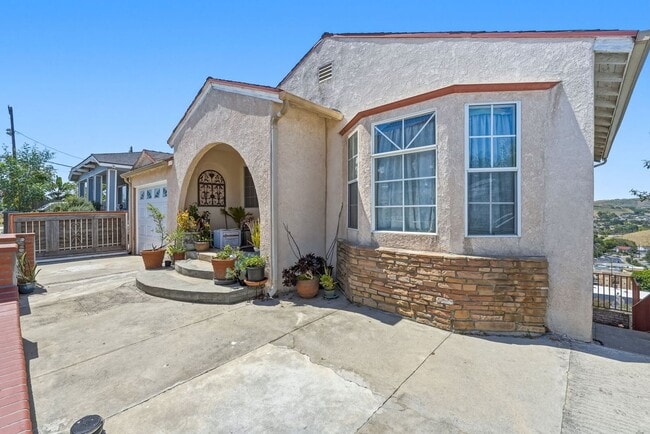 Building Photo - O'SULLIVAN