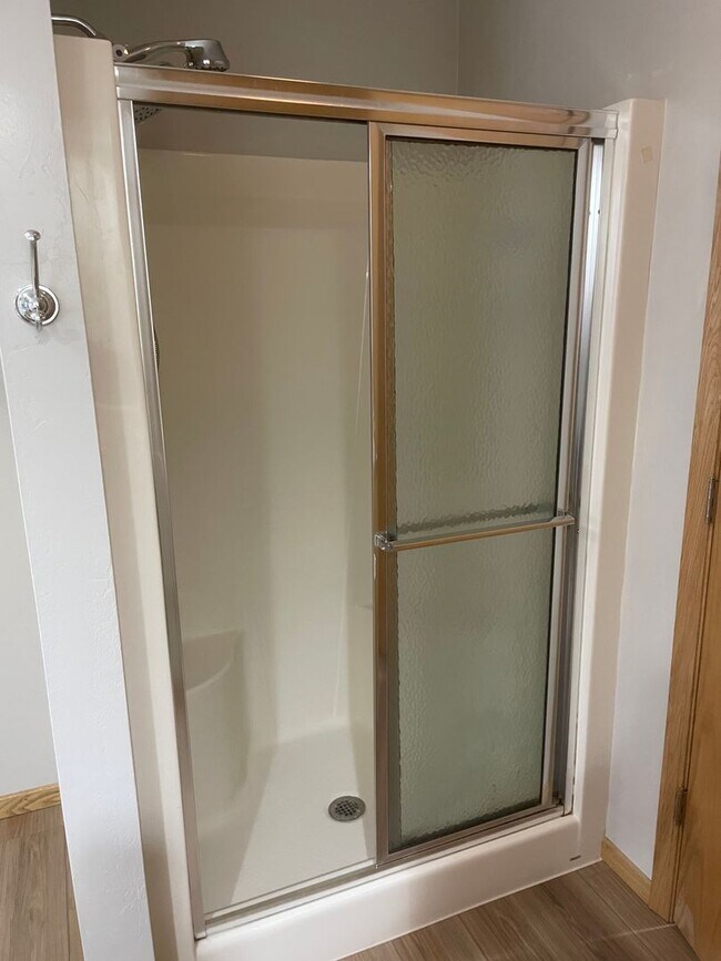 Building Photo - 2930 W Glenpark Dr