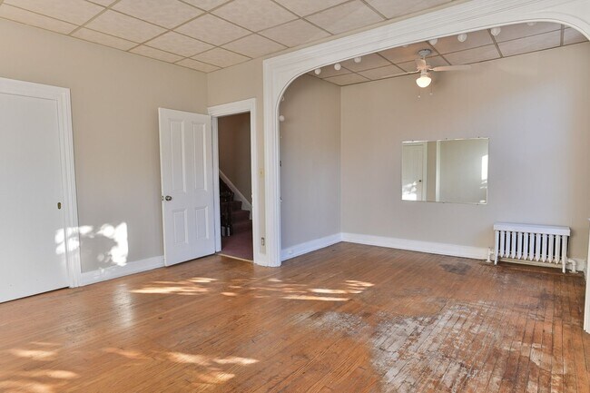 Building Photo - Large Single-Family Home on Boas St.