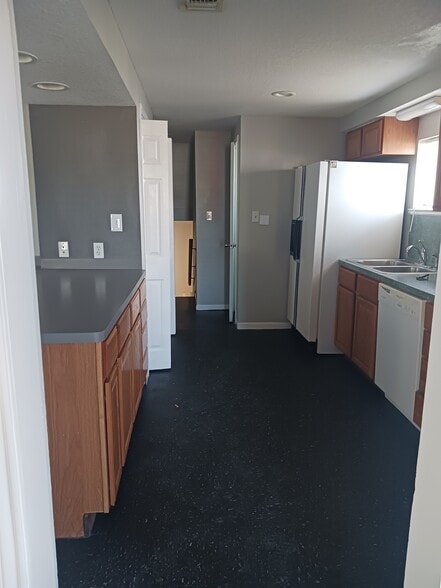 Building Photo - 2109 Victory St