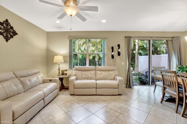 Building Photo - 3 br, 2.5 bath House - 117 E Prive Cir