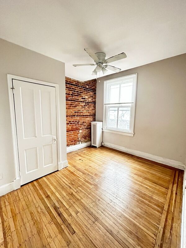 Building Photo - 24 E Mt Vernon Pl