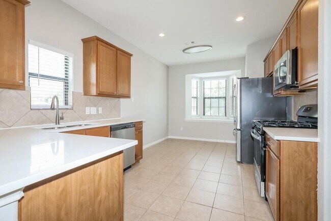 Building Photo - 18446 Sunrise Pines Dr