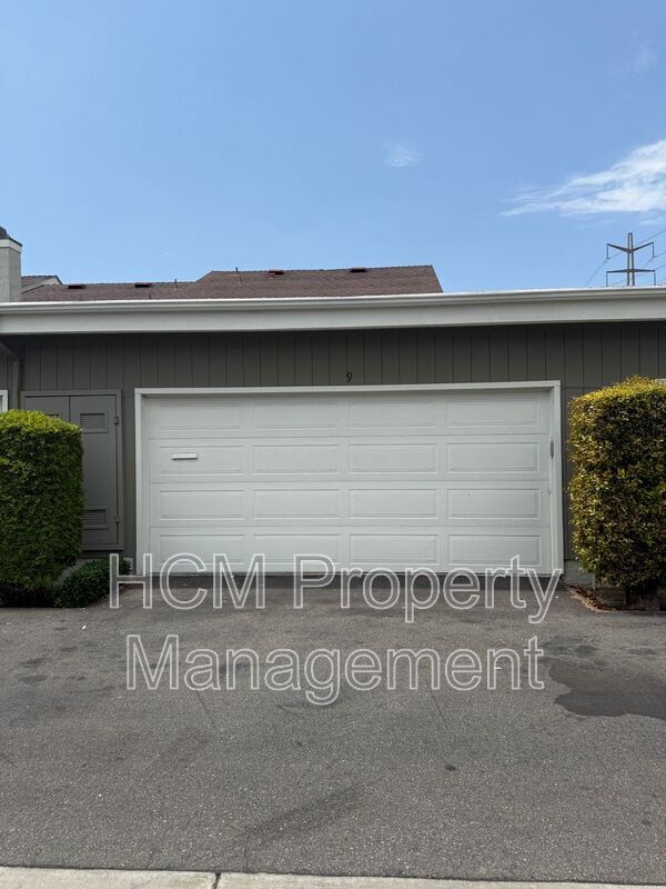 Building Photo - 9 Goldenbush