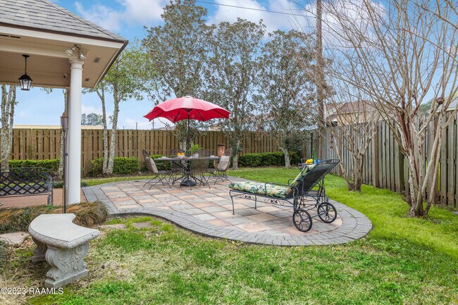 Building Photo - 126 Kingspointe Cir