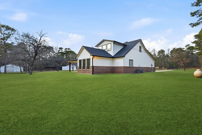 Building Photo - 19330 Veterans Rd