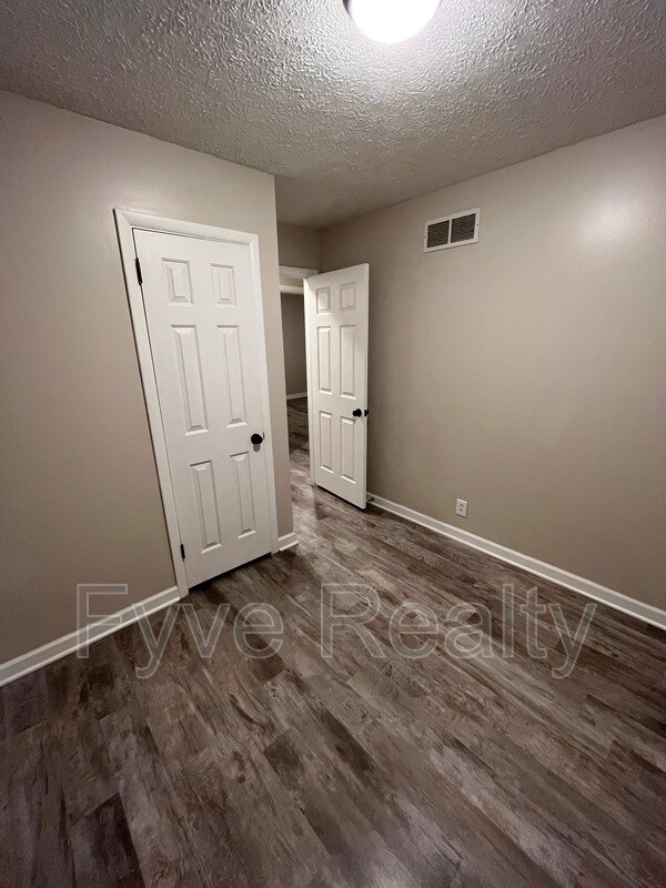 Building Photo - 1329 Barcelona Dr