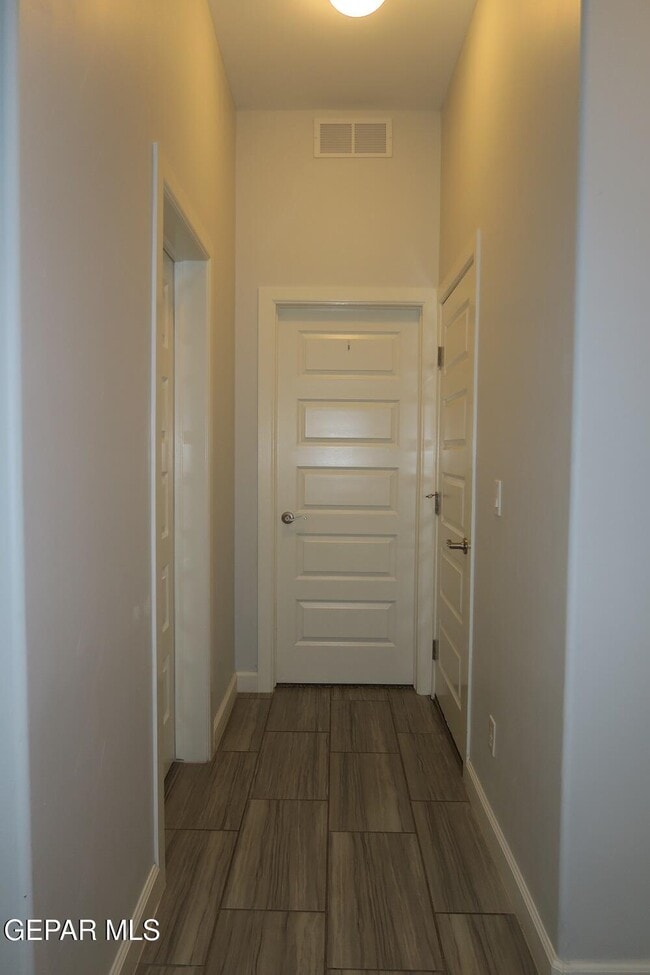 Building Photo - 13153 Cozy Cove Ave