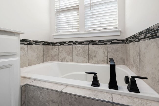 Building Photo - Family-Friendly Townhome for Rent in Baker Farm, Middletown, DE! Rent $2,995.00/month