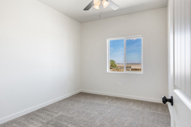 Building Photo - 10201 Crest Rd