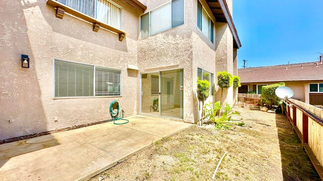 Building Photo - Lovely Downstairs, Entry Level Condo Unit with Garage and Private Yard Space in Downtown Fallbrook!
