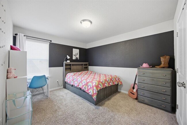 Building Photo - 904 View Dr