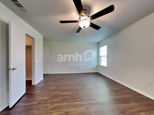 Building Photo - 5428 Kleberg Dr