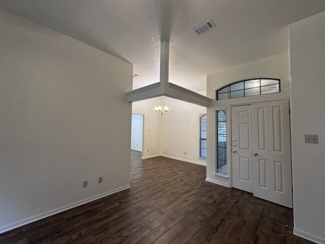 Building Photo - 1801 Thomas Ct