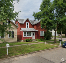 Building Photo - 2 Bedroom Duplex w/ Off-Street Parking