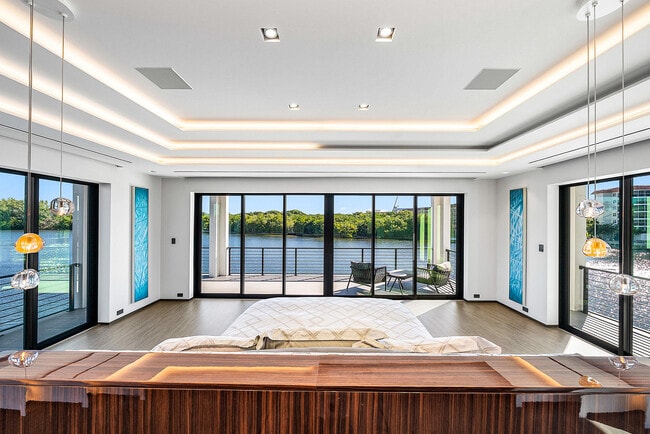 Building Photo - 2934 NE 8th Ave