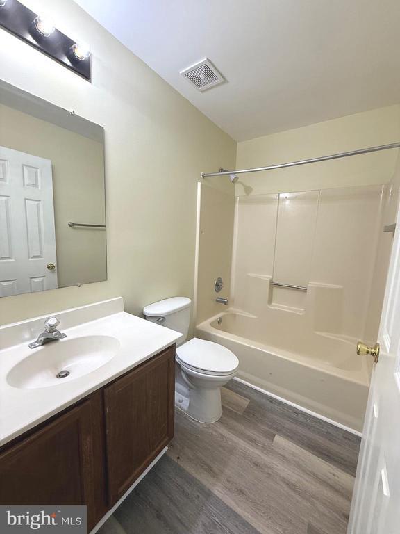 Building Photo - 409 Wind Ridge Dr