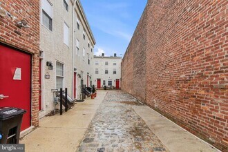 Building Photo - 1027 N 4th St