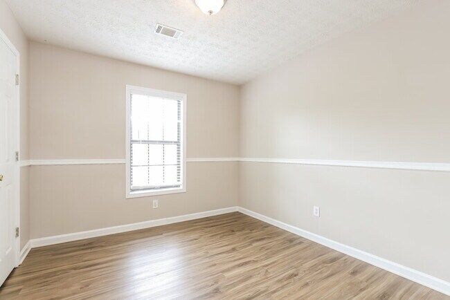 Building Photo - 4272 Falcon Crest Dr