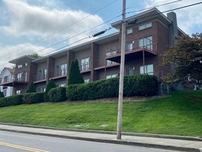 Building Photo - 508 Main St