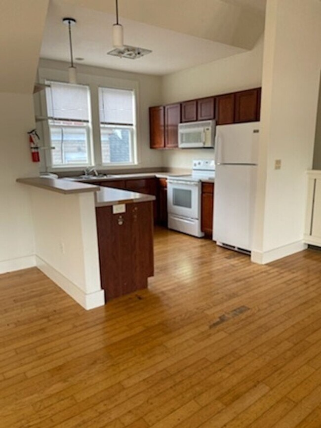 Building Photo - 1117 N College Ave