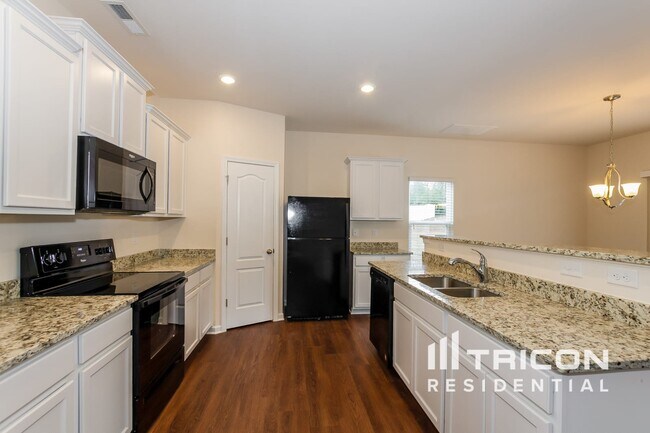 Building Photo - 1361 Waylon Ave