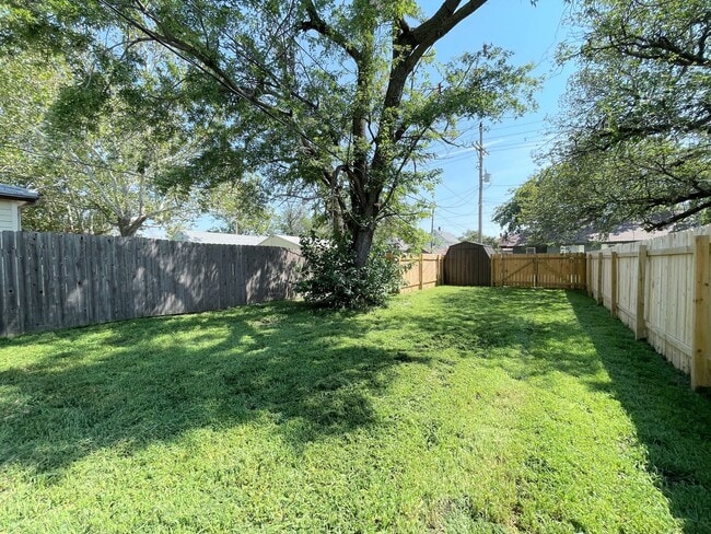 Building Photo - Two Bedroom Home in Quiet Neighborhood