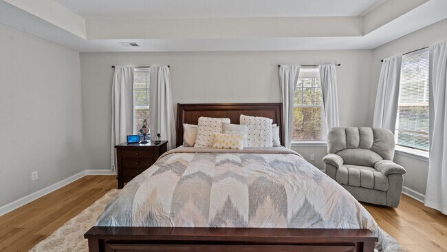 Building Photo - Beautifully Upgraded Home with Outdoor Fire Pit and Fenced Backyard in Buckhead East