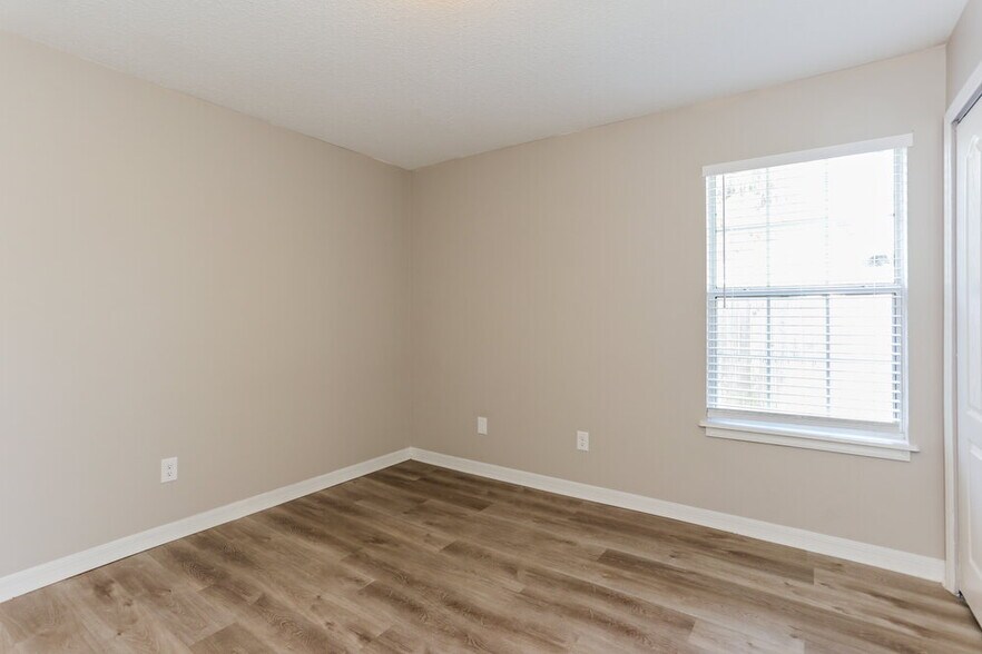 Building Photo - 213 Park Ave