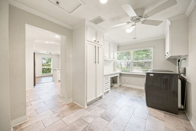 Building Photo - 9762 Tappenbeck Dr