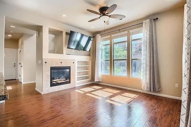 Building Photo - Beautiful 3 bedroom townhouse