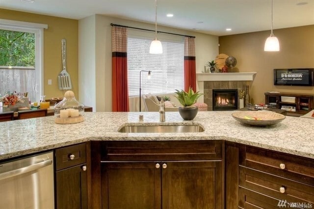 Building Photo - Beautiful 6BD/3BA home nestled in desirable Rainer Ridge neighborhood