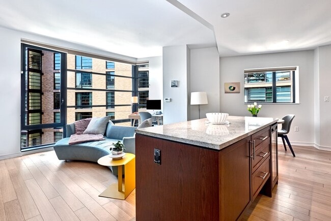 Building Photo - 580 Washington St