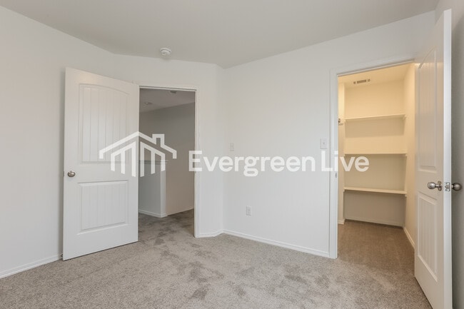 Building Photo - 1255 Tsar Rd