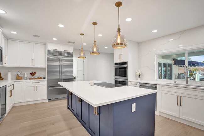 Building Photo - 885 Nafa Dr