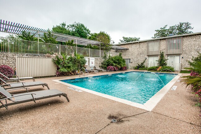 Building Photo - 4500 Westridge Ave