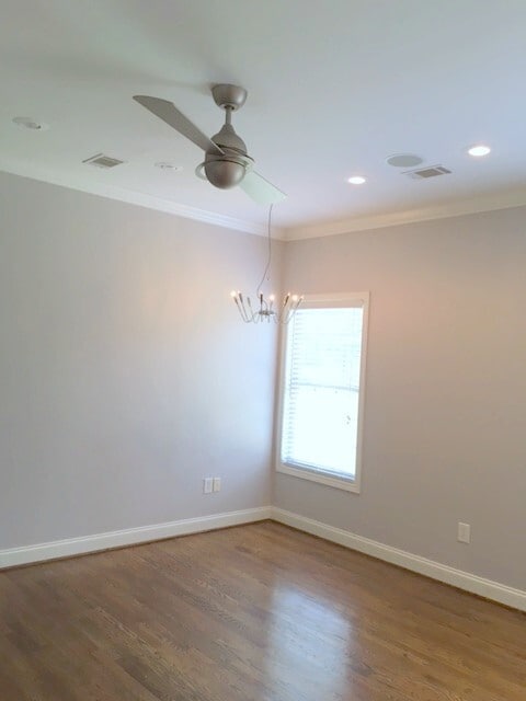 Building Photo - 5 Robert de Brus Cir