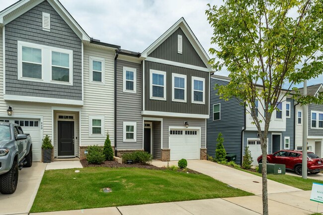 Building Photo - 838 Oak Center Dr