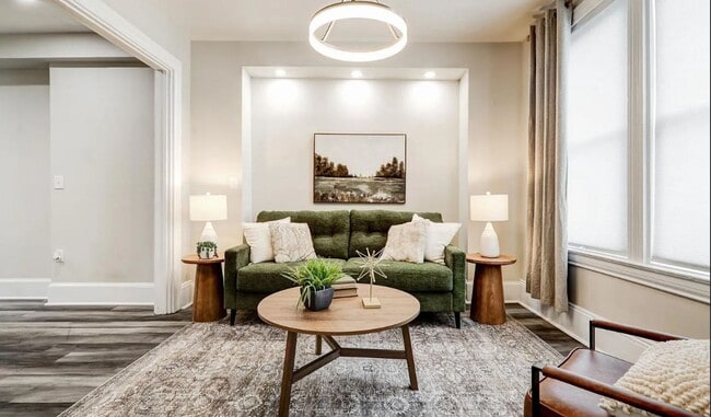 Building Photo - Spacious 3-Bedroom 2 Bath Home with Modern Comforts