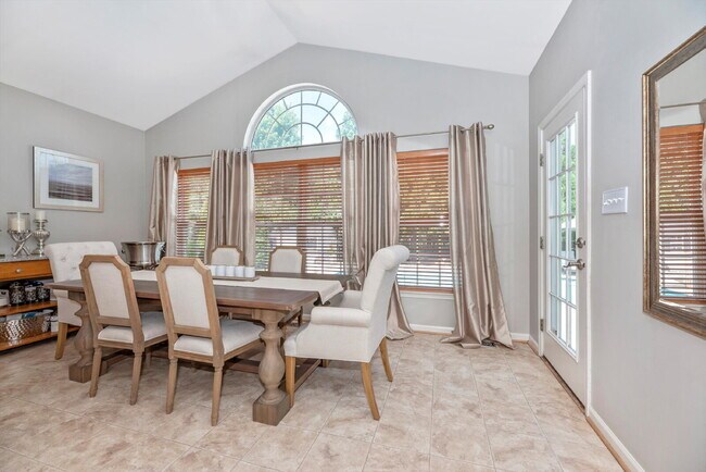 Building Photo - Beautiful 4-Bedroom Colonial in Walkersville