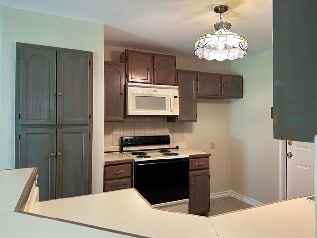 Building Photo - 223 Oriole Ln